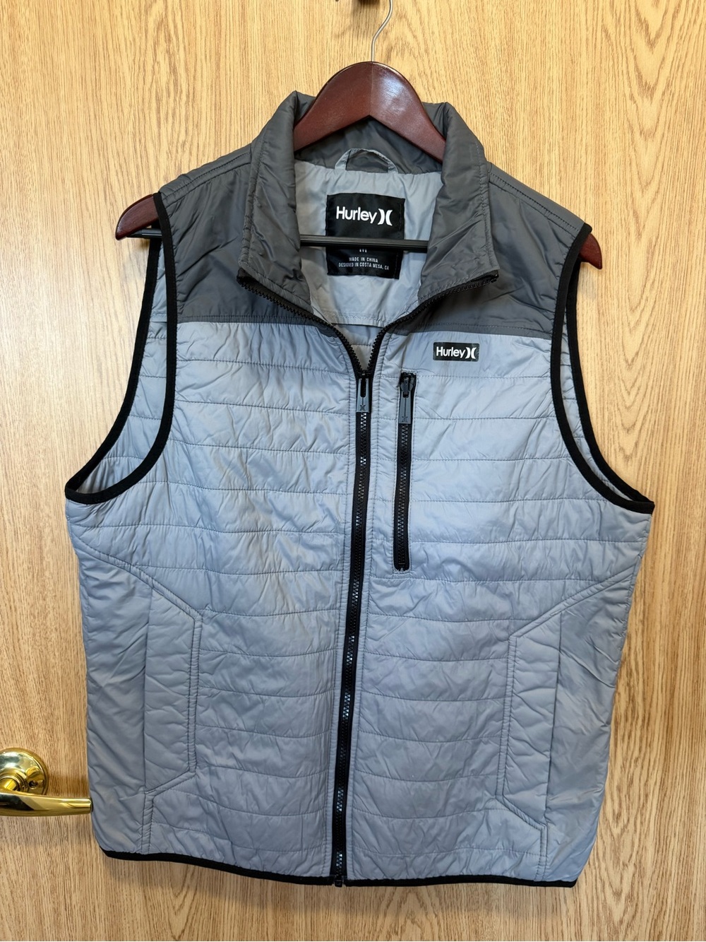 Hurley Men's Light Gray Quilted Puffer Vest with Dark Gray Accents